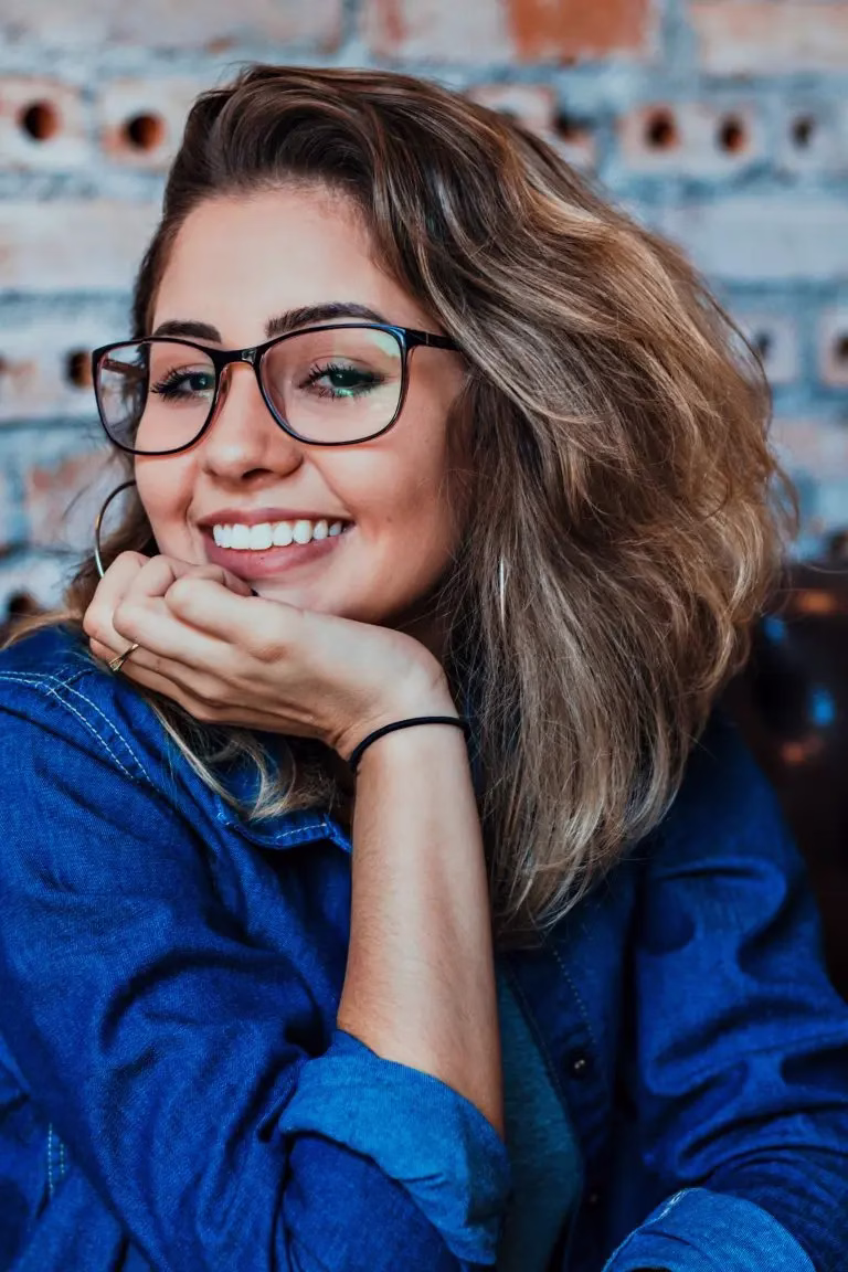 Smile Makeover Secrets: How Porcelain Veneers Can Transform Your Look